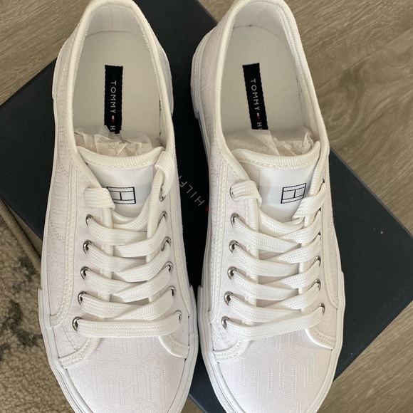 Tommy Hilfiger all white Lace sneakers - Picture 3 of 5